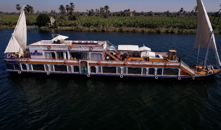 Naviga sul Nilo con la Dahabeya Nayera di lusso